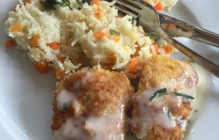 Hähnchenschnitzel mit Möhrenreis und Schnittlauchsauce - Muddis kochen